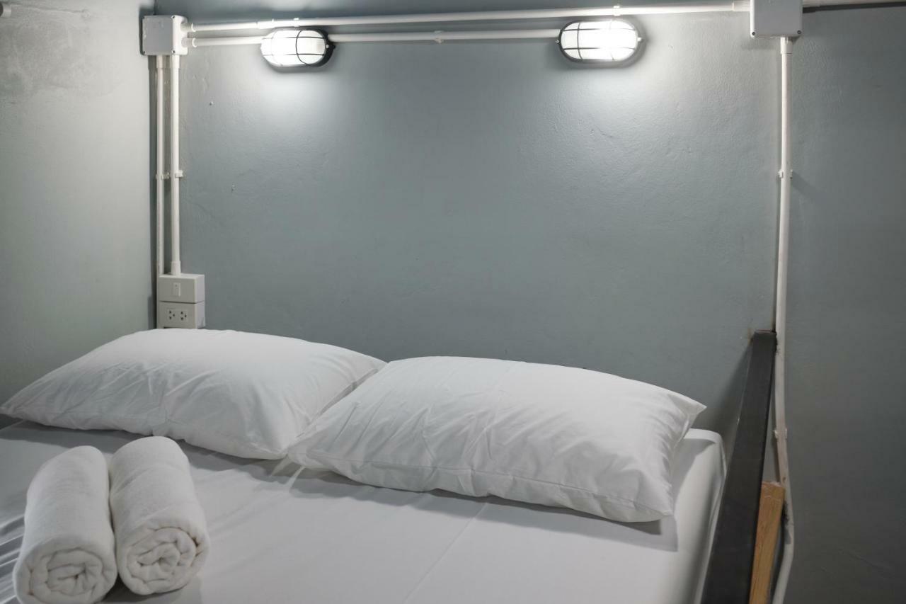 Private Stay Hostel Bangkok Bagian luar foto